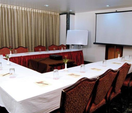 The Ambience Hotel Pune Extérieur photo