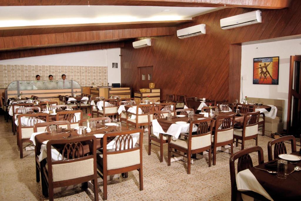 The Ambience Hotel Pune Extérieur photo