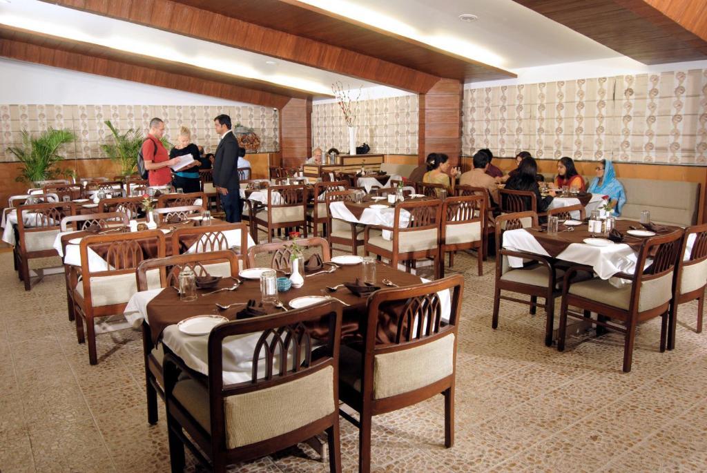 The Ambience Hotel Pune Extérieur photo